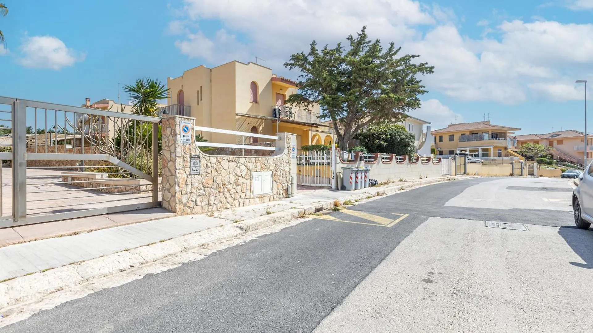 Brezza Di Mare - Marina Di Ragusa Apt With Parking Apartment